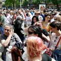 „(Ne)bojte se, i dalje smo tu“: Studenti na ulici, bez ozbeđenja MUP-a, ali uz narodnjake iz Ćacilenda