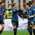 Pavlović strelac u kiksu Milana: Atalanta pobedila "rosonere", kuva u borbi za Ligu šampiona (foto/video)