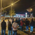 Treći dan podeljenog Zrenjanina, sinoć prvi incidenti! Grad između „STUDENTI POBEĐUJU“ i „SRBIJA POBEĐUJE“ Prvi incidenti u…