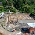Počelo izlivanje armirano-betonske ploče za veliki bazen na Jelića polju (VIDEO)
