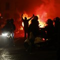 Haos u Francuskoj: Na ulicama neredi, prodavnice opljačkane, povređeni policajci VIDEO