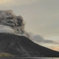 Nova erupcija u Indoneziji: Ibu izbacuje pepeo tri kilometra u visinu VIDEO