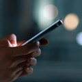 Ovaj telefon izgleda kao bilo koji moderni uređaj, ali softver otkriva daleko mračniju realnost