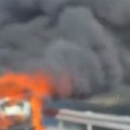 Gori vozilo na autoputu: Plamen guta četvorotočkaša