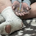 Otkrivena prevara u Pančevu? Meštani tvrde: Žena iz Moldavije glumi invalida i zarađuje 400 evra dnevno