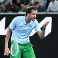 Preporođeni Medvedev “razbio” Zvereva