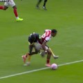 Engleske sudije opet „blistaju“: Arsenal dobio nepostojeći penal
