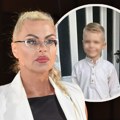 Lanena košulja i bele pantalone: Baba Marija Kulić spremila unuka Želja kao manekena: A tek kad mu vidite frizuru
