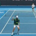 (Video) Novak napustio trening u Melburnu: Posle samo 12 minuta zabrinuo navijače