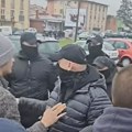 VIDEO Na dan izbora u Aranđelovcu policija bila maskirana i sa lažnim tablicama: Šta zakon kaže o tome