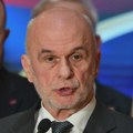 Uništeno službeno vozilo Vojislava Mihajlovića, on sumnja da je zbog podrške studentima