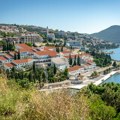 Letovanje bez bankrota: Svi beže iz preskupe Hrvatske u ovaj grad na Jadranu, kafa je 120 dinara, a evo koliko tačno košta 7…