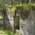 Porodica od šest članova odlučila da živi u bunkeru vrednom 300.000, od 557 m² sa betonskim zidovima od 60 cm