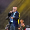 Koncert koji se čekao 50 godina: Hiljade ljudi ovacijama dočekale Milančeta Radosavljevića na Tašmajdanu