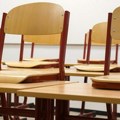 Otac udario profesora šakom u glavu: Ćerka se požalila da joj je uzeo mobilni, on pobesneo i upao na čas!
