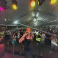 Ovo može samo Goga Sekulić: Pevačica nastupa skoro svake večeri, u Hrvatskoj okupila 5.000 ljudi na koridi (VIDEO)