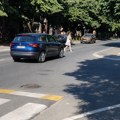 Lazarevac: Kod NIS pumpe zebra nestala, pešaci ostali: Ko je ovde u pravu?