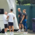 Mnogi je ne vole, ali s Novakom ima fenomenalan odnos: Đoković usred treninga otišao da pozdravi prijateljicu