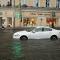 Evropa gori, a u Moskvi potop: Za manje od sat napadalo više od četvrtine mesečnih padavina, ulice pod vodom