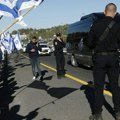 Demonstranti idu ka Jerusalimu: Krenuli iz Tel Aviva na put od 66 km, noćiće po parkovima