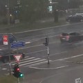 Jako nevreme pogodilo Novi Sad: Grad tuče, a pljusak se pojačava iz minuta u minut: Ulice pod vodom (video)