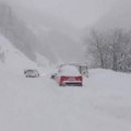 Sneg na planinama na KiM, u više sela oko Brezovice i Dragaša, otežano snabdevanje električnom energijom