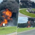 Cisterna sa naftom eksplodirala nasred puta: Užasavajuća scena, ima mrtvih, gust dim se vidi kilometrima daleko (video)
