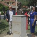 "Teslinom narodu od teslinog naroda": U Gračanici otkriven spomenik velikom srpskom naučniku (video)