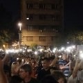 Primeren kraj propalog protesta Osvetlili "mrak" litijumom iz baterija svojih mobilnih telefona - vređaju narodu zdrav razum!