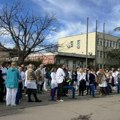 Zaposleni Kliničkog centra Vojvodine se odazvali pozivu studenata: 15 minuta tišine za žrtve na Železničkoj stanici