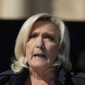 Le Pen: Ponašanje Makrona podseća na pripreme za rat