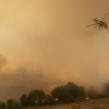 Узбуна у Ситонији због пожара: Наређена евакуација, ватра стигла до кућа и мора, дигнута авијација