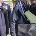 Putinov telohranitelj snimljen sa moćnim oružjem: Pokušao da ga sakrije, ali sve je izašlo na videlo: Evo čime štite ruskog…