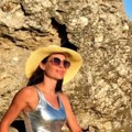 Voditeljka RTS grmi u kupaćem, a struk nikad manji: Otkrila tajnu vitke linije, jede slatko, a nikako se ne goji (foto)