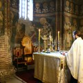 Vidovdan okupio Srbe u Gračanici! Mitropoliti Joanikije i Teodosije služe liturgiju, biće dodeljeni i ordeni "Majka devet…