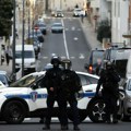 Drama u Parizu: Starija žena ušetala u crkvu sa bombama