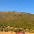 Uhapšen Željko Vujović! Policija uhvatila pomahnitalog muškarca koji je džipom namerno gazio ljude na konjičkim trkama (video)…