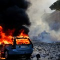 Водени топови на демонстранте испред кабинета Еди Раме! Полиција шмрковима тукла по маси, демонстранти узвратили каменицама…