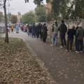 Vanredni parlamentarni izbori – redovi ispred biračkih mesta; IPSOS, Cesid : Do 9 časova glasalo 12 odsto birača
