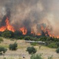 Пожар код Шибеника се шири, становници се евакуирају