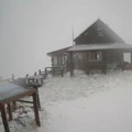 U Hrvatskoj palo 23 centimetra snega: Temperatura pala u minus, olujna bura prevrnula kamion (video)