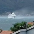 Jako nevreme u Crnoj Gori! Udari vetra zamalo da prevrnu brod: Snimak uplašio turiste - Ne dovodite ljude u opasnost