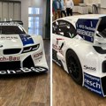 BMW i8 sa 16 cilindara