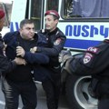 Demonstranti koji zahtevaju ostavku jermenskog premijera sukobili se sa policijom u Jerevanu