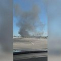 (Foto) Buktinja na auto-putu kod Inđije: Zapalio se automobil, svi putnici odmah istrčali napolje