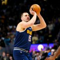 Moćni Nikola Jokić napravio šou protiv detroita! Srbin strašnom partijom vodio Denver do pobede, ovakve utakmice navijači…