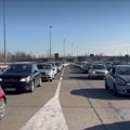 Krenuli da pruže podršku studentima: Kilometarske kolone automobila čekaju da uđu u Novi Sad