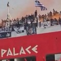 Crveno-beli slavili novi trofej, ali je 15.000 gostujućih navijača napravilo šou na brodu
