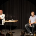 Smeh je lek: Komedija „Ko je ovde idiot“ odigrana u Fondaciji Mozzart za Konstantinovo lečenje