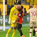 Borjan izgubio kontrolu: Bivši golman Crvene zvezde u klinču sa saigračem!